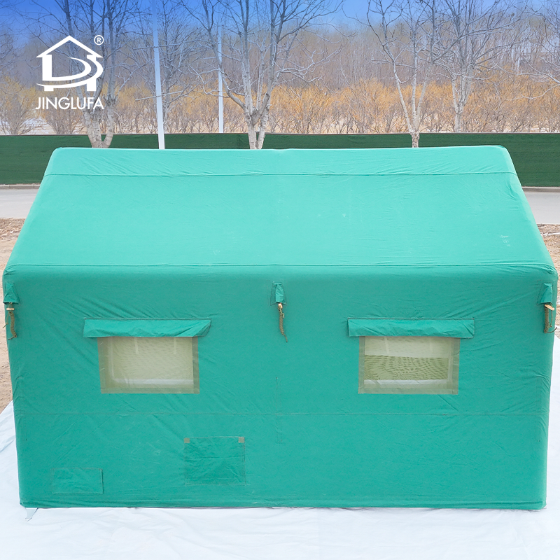 เต๊นท์สีเขียวสำหรับสถานีไฟฟ้า